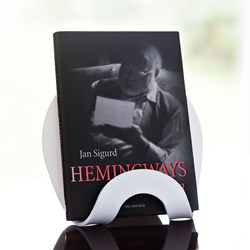 E3565 - Exclamation Mark Display Stand